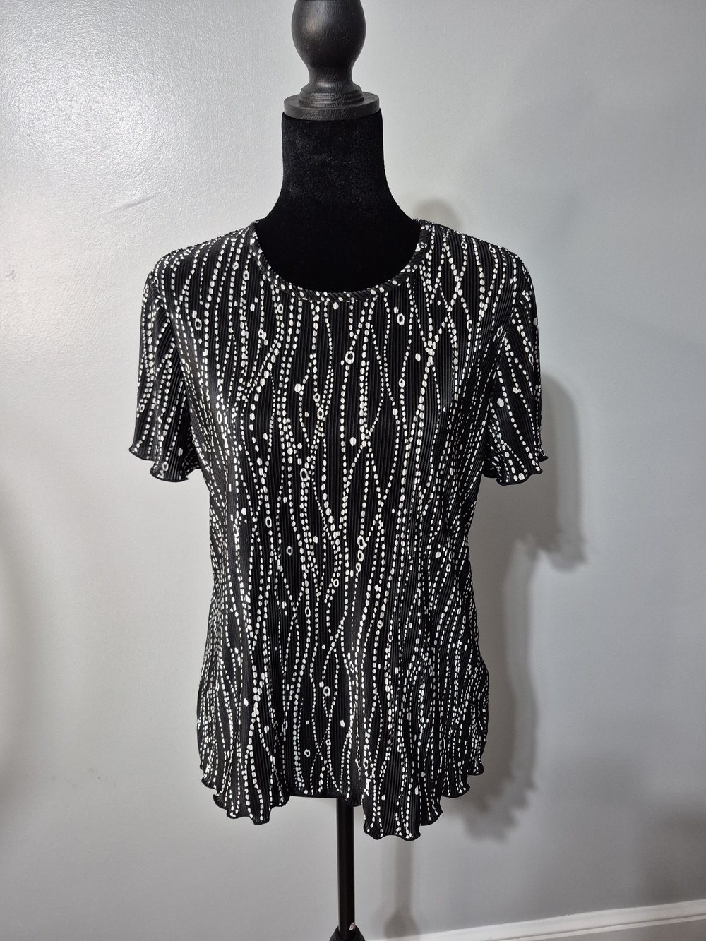 Jaclyn Smith Pleated Blouse Large Black White Abstract Stripe Top Flowy Lightwei